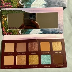 WANDER BEAUTY~Wanderess ESCAPE Eyeshadow New with box